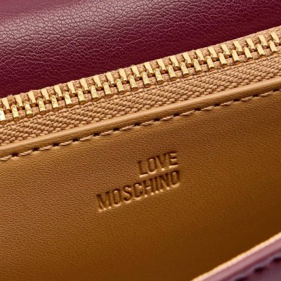 THE EMBOSSED Q WALLET ON CHAIN